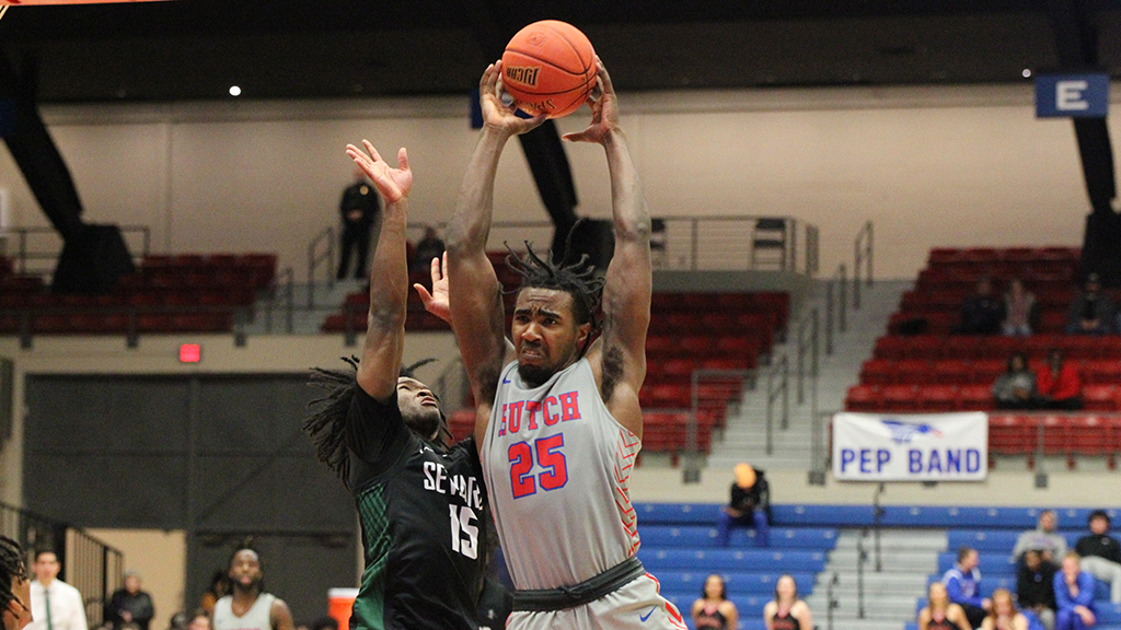 Aaron Franklin posts a double-double with 25 points and a career-high 18 rebounds in the Blue Dragon men's basketball team's 86-75 win over Seward County on Saturday at the Sports Arena. 

Release: hutchinson.prestosports.com/sports/mbkb/20…

#BreatheFire