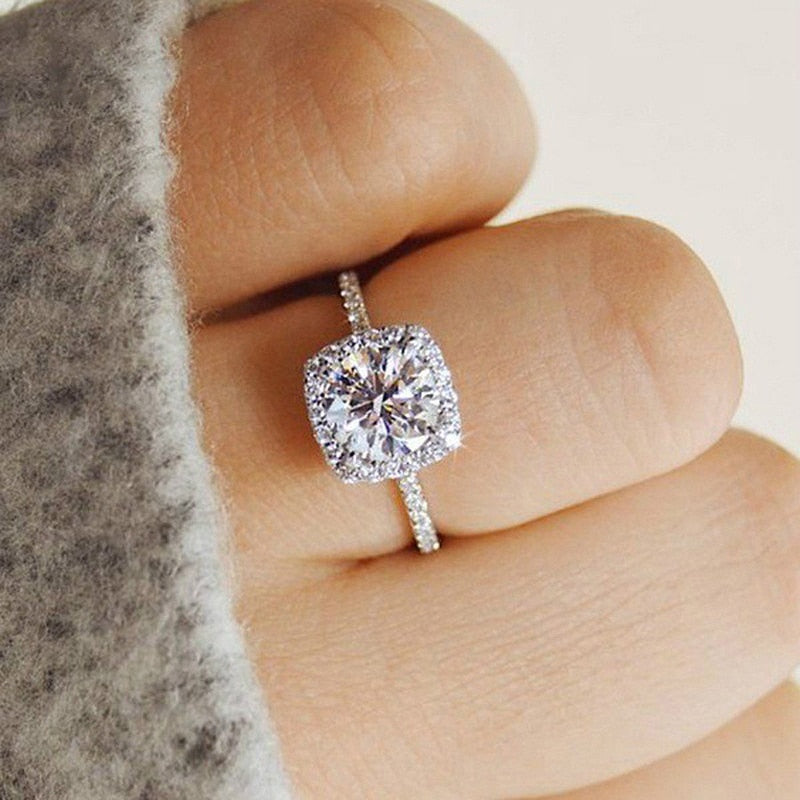 Elegantshopy's tweet photo. New Trendy Crystal Engagement Claws Design Rings For Women #wedding #angagement #girlfriend #giftideas
#whitezircon
#femaleartist #weddingplanning
DM me if you are interested https://t.co/FBAr8lcjHG