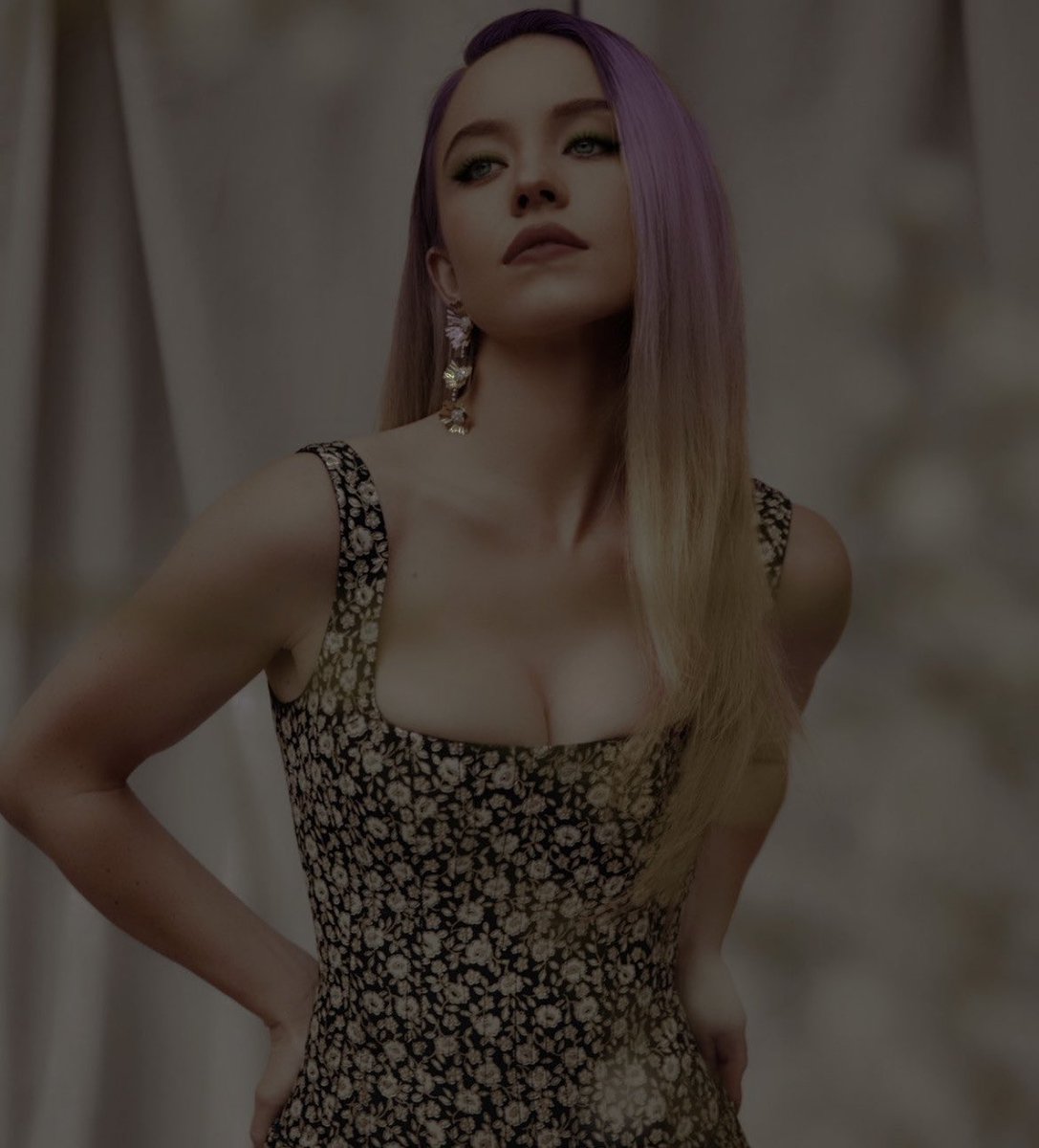 sabledgrace's tweet image. This just in! 

It seems as if Ithaca Fitzherbert has taken over Auradon? Anonymous sources say late last night she stole Fairy Godmother's wand- giving her the power to take over, which she quite obviously did. We'll definitely keep you posted! But, till the next time!

- A✨