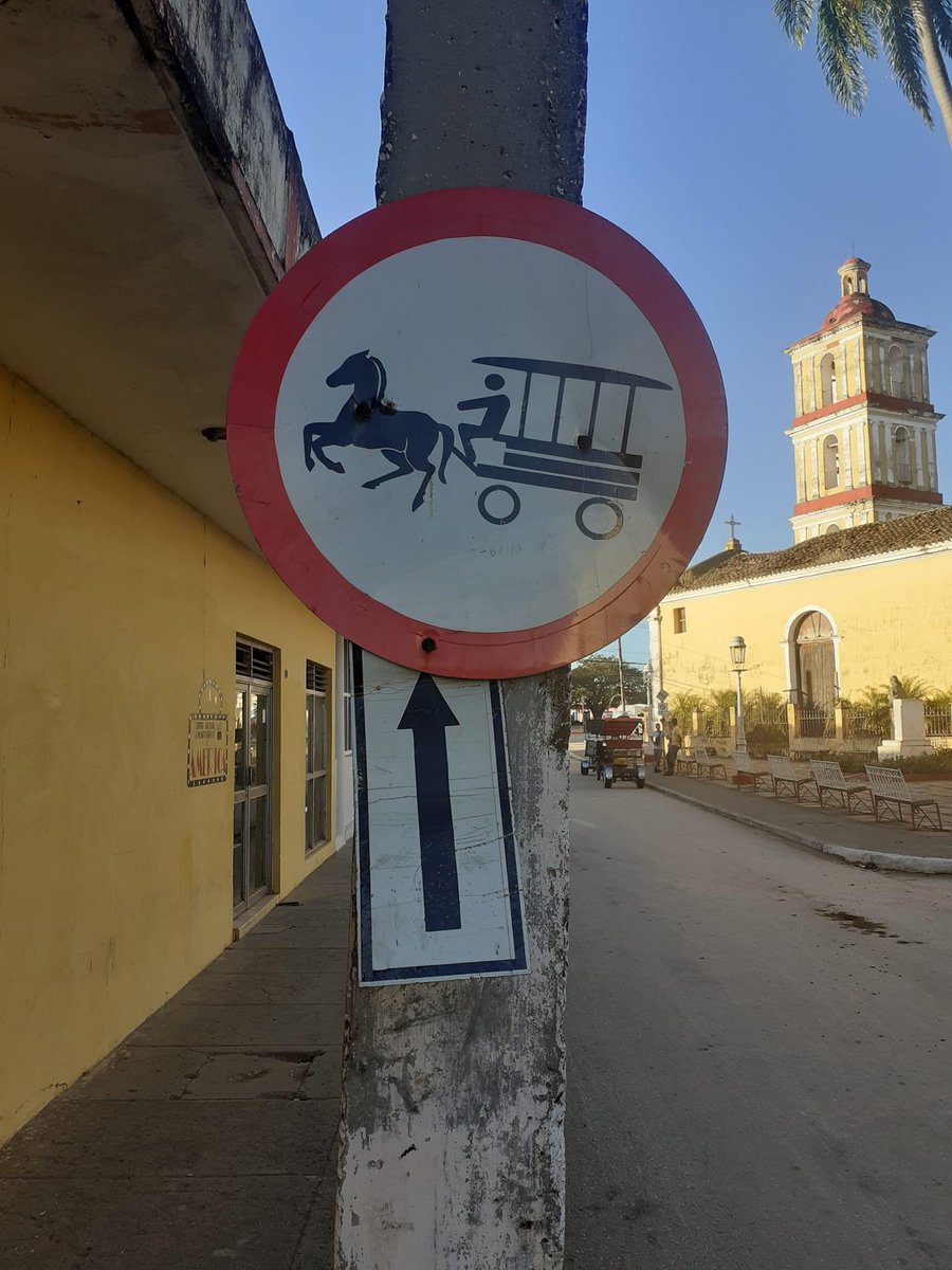 hrastelj's tweet photo. Moj znanec je pravkar na Kubi. In pošilja pozdrave v Slovenijo. Kdo ve, zakaj se mu je zdelo tole zanimivo? 🙃👇🏼 https://t.co/r5TdVcpA5B