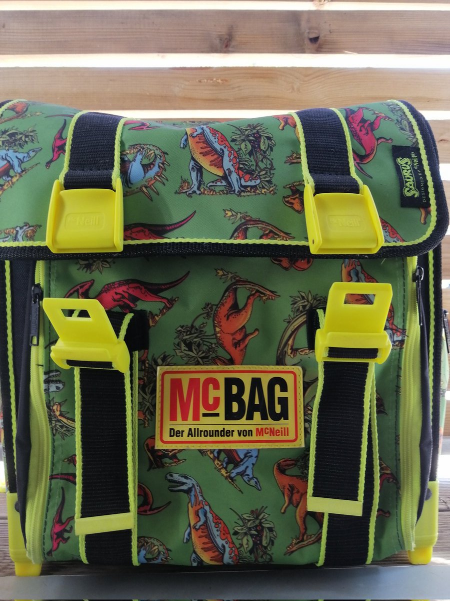 Flip_Stein's tweet photo. @PixelViet MCBAG - Der Allrounder von McNeill
Was war ich stolz auf DIESEN Ranzen!😍🦖 https://t.co/hiqzMsIme9