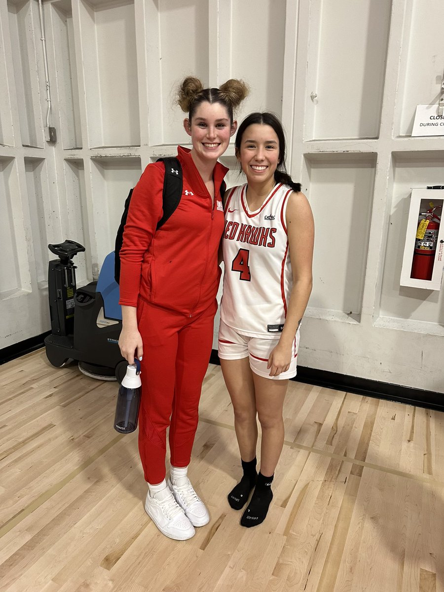 SS24Basketball's tweet photo. Always great to see our alumni playing at the next level. Proud of you Lindsey and @annarulz5 https://t.co/N4TCb5SytM