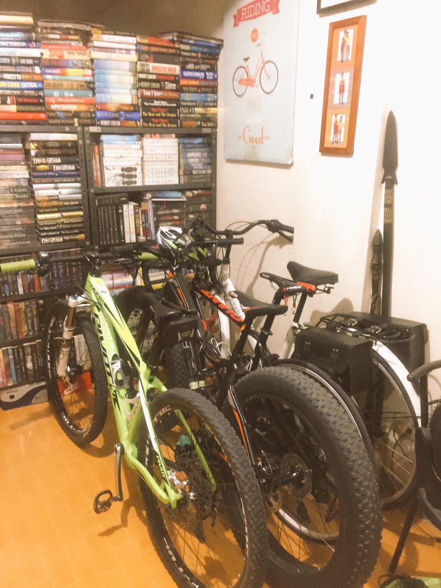 ShadowHunterJae's tweet photo. 🚲🚴‍♂️📚📚📚 https://t.co/btNTrzii4A