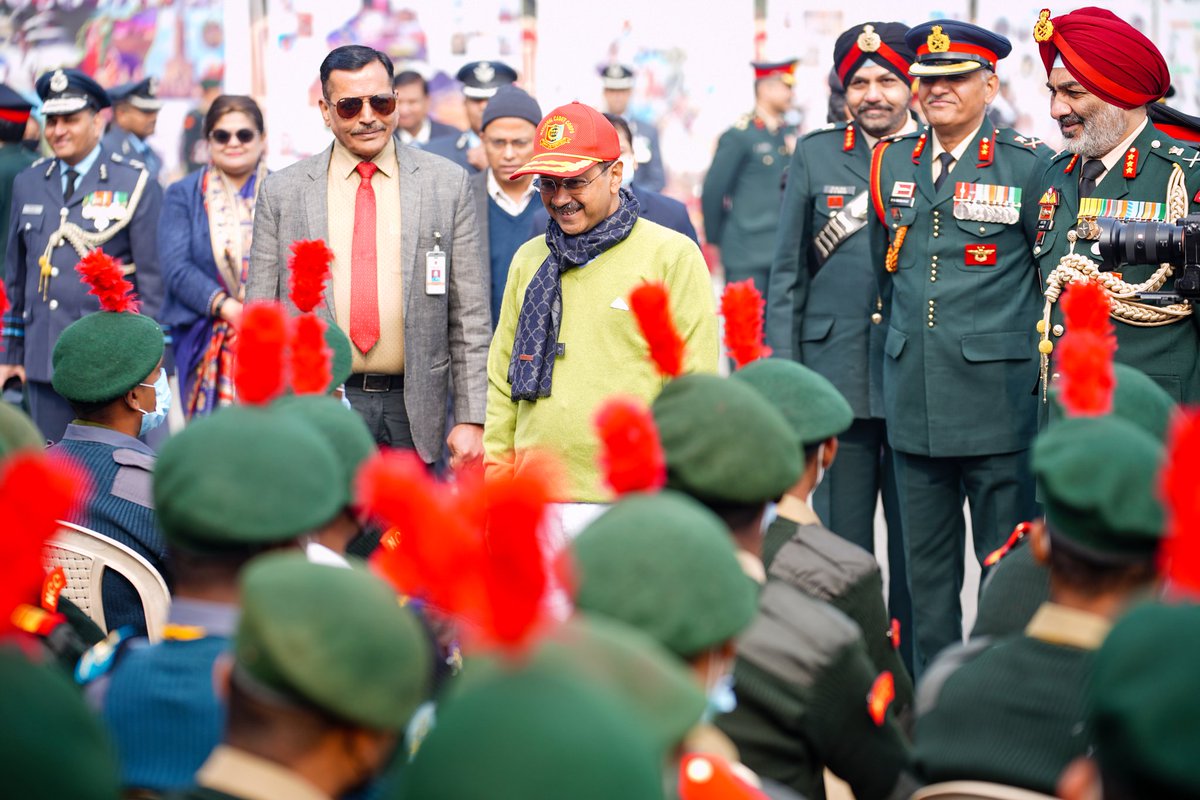 CMODelhi's tweet photo. माननीय मुख्यमंत्री श्री @ArvindKejriwal जी ने आज दिल्ली कैंट स्थित एनसीसी गणतंत्र दिवस परेड शिविर का दौरा किया। अपने संबोधन में माननीय मुख्यमंत्री जी ने देश के युवाओं के दृष्टिकोण में बदलाव लाने की दिशा में NCC के अथक प्रयासों की सराहना की। https://t.co/rNbpvx1E5H