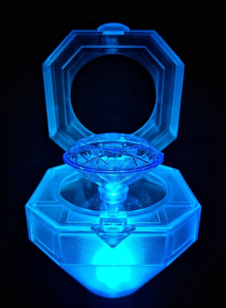 teutotheblink16's tweet photo. I'm glad how teulight looks so different from any other lightstick. The way it looks, the shape is so different and has the prettiest blue colour, it can easily be DISTINGUISHED‼️
#SaveTeulight
#ProtectTeulight https://t.co/PTvz1khO9m