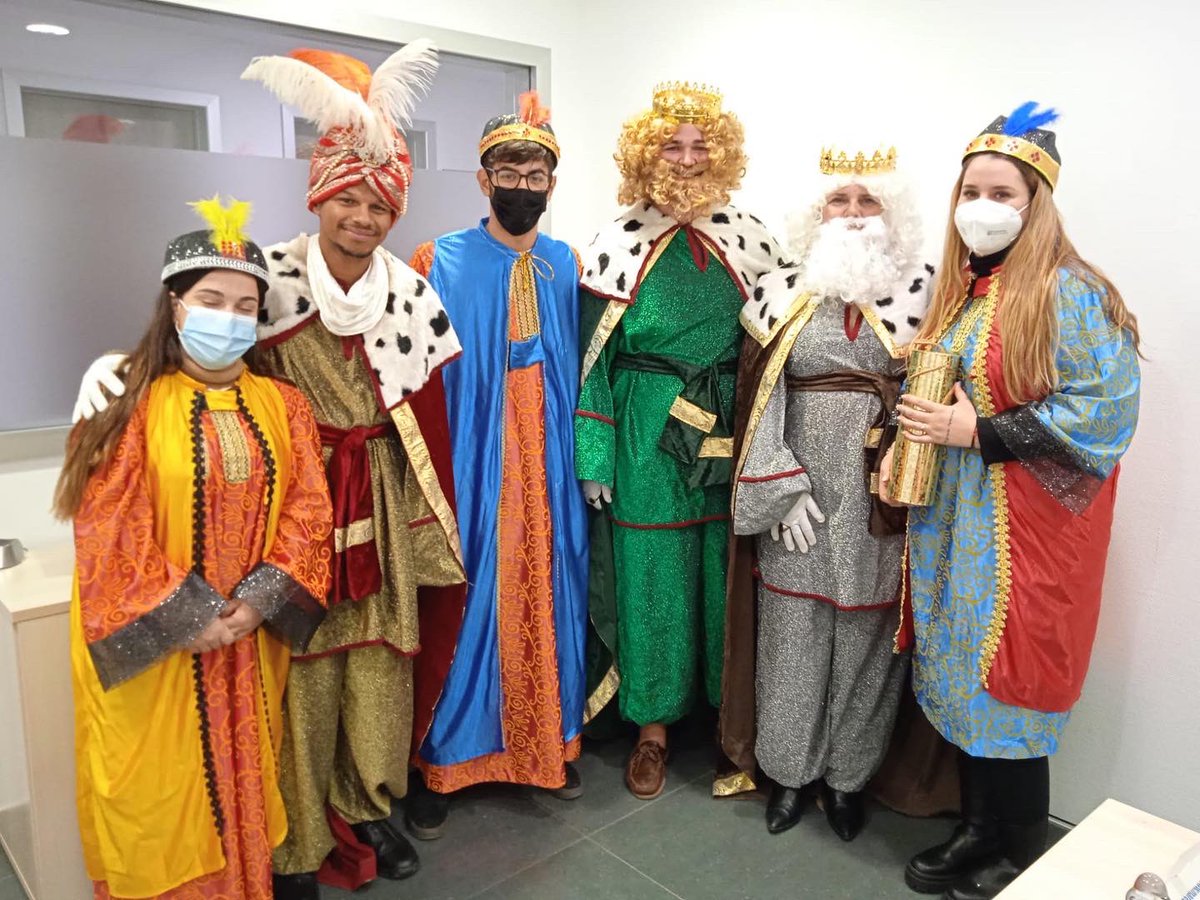 HSJD_PALMA_INCA's tweet photo. …y antes de marcharse a Oriente, los Reyes pasaron por el Hospital de Inca.
#sjd #sjdinca #felicesreyes #humanitzacioib #humanizaciónib https://t.co/ahJMOkM5VQ