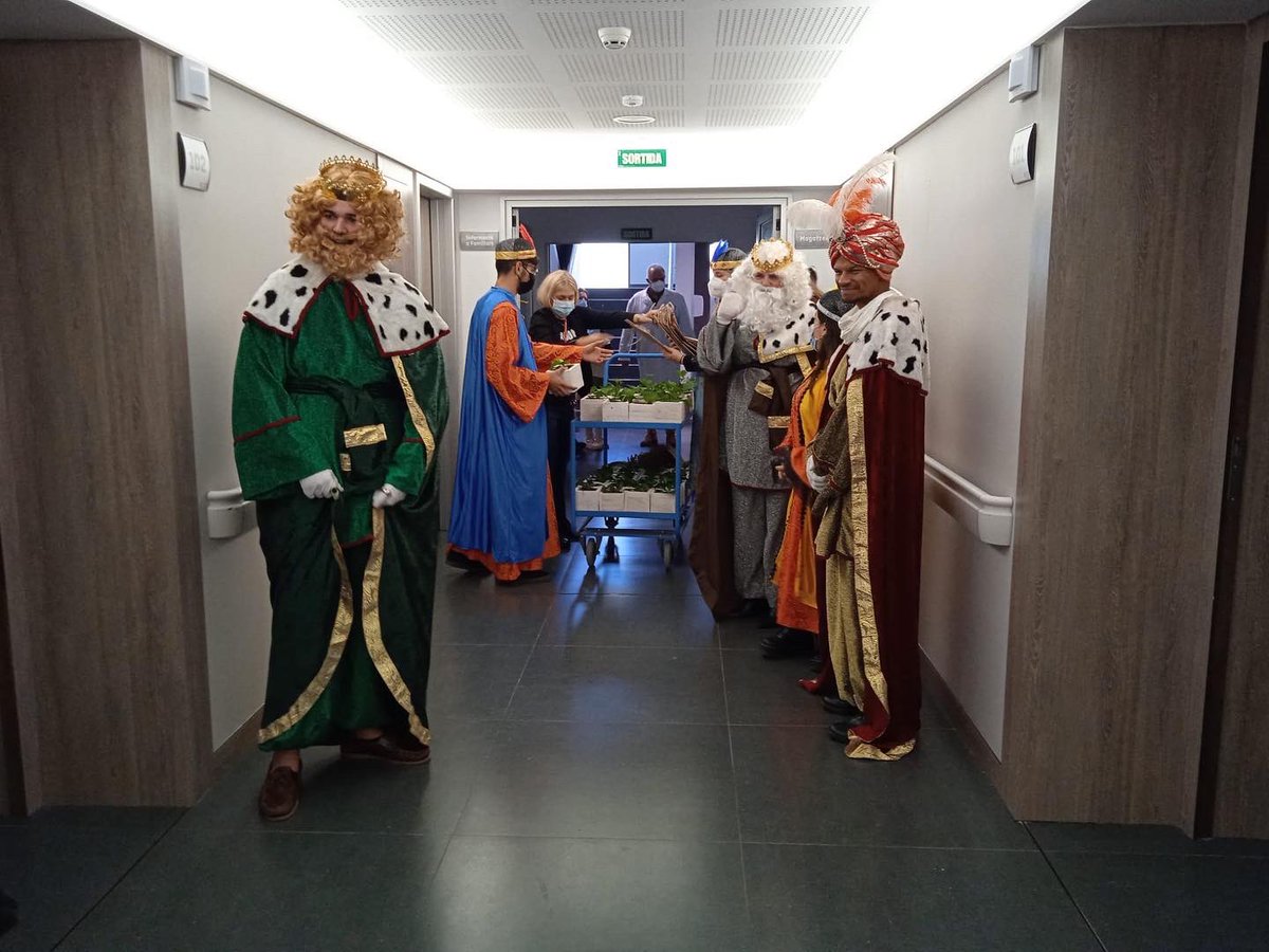 HSJD_PALMA_INCA's tweet photo. …y antes de marcharse a Oriente, los Reyes pasaron por el Hospital de Inca.
#sjd #sjdinca #felicesreyes #humanitzacioib #humanizaciónib https://t.co/ahJMOkM5VQ
