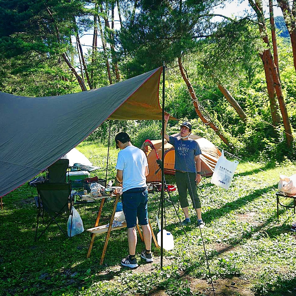 firedoragoncamp's tweet photo. ポリコットンのタープ。
日差しや雨から実を守るのはもとより、焚火の火の粉にも強いんです。
・
・
焚き火の強い味方
・
・
夏の高山村キャンプより
・
・
#キャンプ#タープ#camp#camping #アウトドア#Outdoor#outdoorlife #キャンプ道具#camplife #campgear https://t.co/GDqtCyDu0S