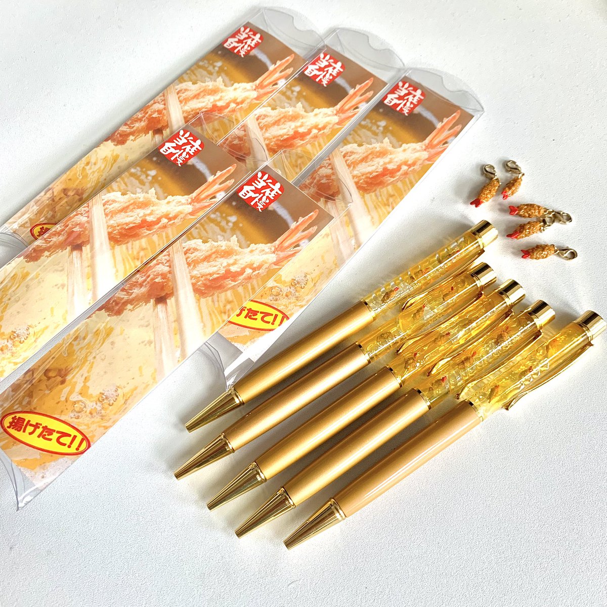 little_s_ryoko's tweet photo. #簡易ラッピング見て

「ラッピングまでが作品」

と考えた結果、
クセつよラッピングになりました。

お見本は
スーパーの惣菜パック。

お買い上げいただいた方からは
「届いた時めっちゃ笑いました」
と嬉しい反響が。

その度に、私はニヤニヤしています。
https://t.co/EwcUBNqm0n https://t.co/ajyYWhqqts