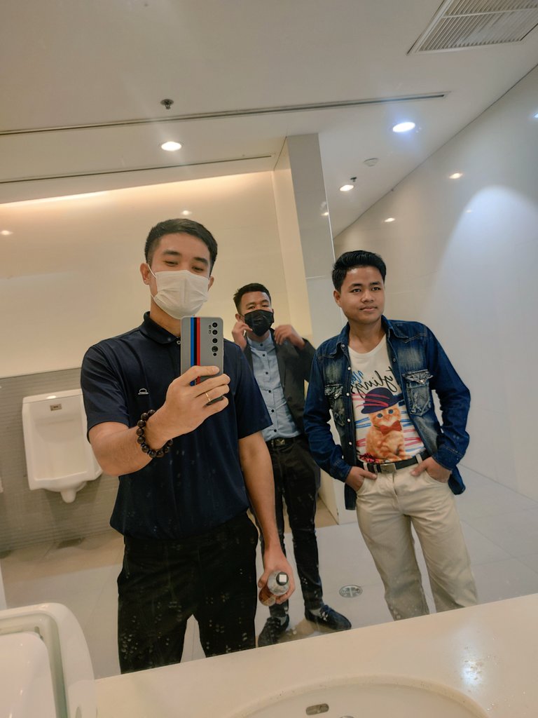 Khunsaw20's tweet photo. ဖလန်စံ central 😍😍
#oosaw https://t.co/WPE075PPVA