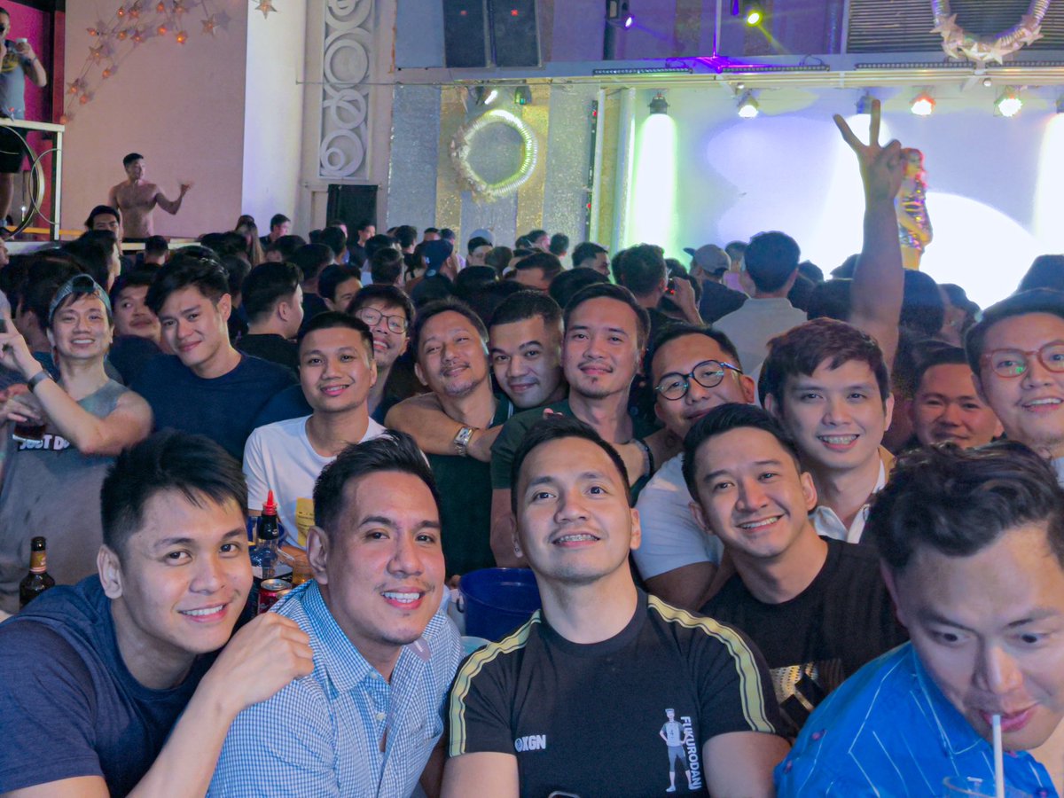 VitaminCee25_'s tweet image. Class pictures last night. From crazy peaceful to just crazy! #VitaminCee #ClassPicture 

@orvillage @HeyItsMe_Matt @AmrasBendsTime @bokitoo0 @__cocomelon @mrgnmrtnz @ThisThiccRod @ernie1186 @pauloMDtweets @cuteorcs

Not on pic @drkiddo01 @j0w_seph