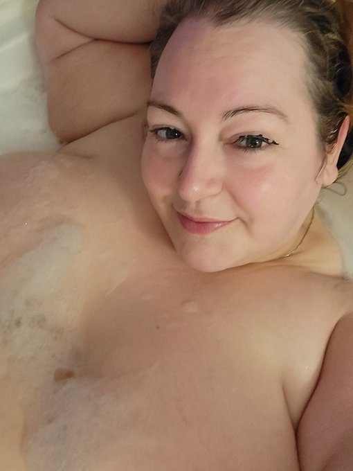 Last day in Vegas was mostly spent in the jacuzzi! See ya tomorrow, LA! https://t.co/WmiCICzlyQ