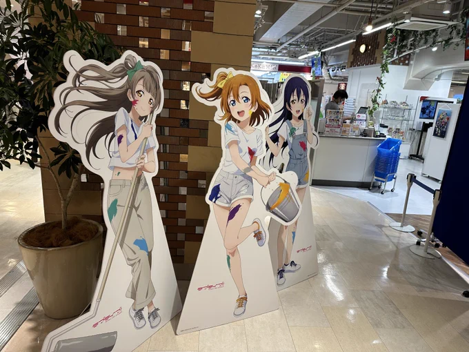 なんかことほのの奥に昔スカートの丈がなんとか言ってた人がおる 