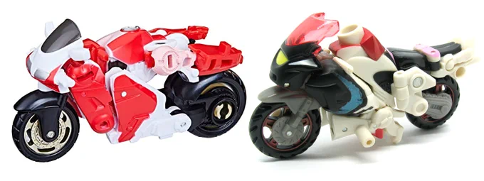 コアクラスのアーシーらしきものの変形がスーパーリンクのエリアルに似てそうだったので画像を並べてみたけど、ウイングっぽいタイヤとかエリアルまんまの方が実写の印象に近いんじゃなかろうか 