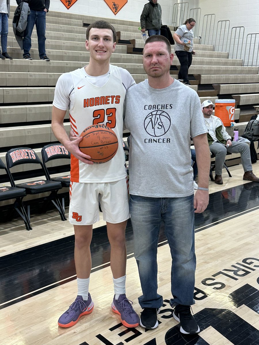 TheHiveBGHS's tweet photo. 🚨Record Breaking Performance🚨
Cam Brown knocks down 9 3’s in the 1ST HALF to break the school record of 8 3’s in a game! Even more special, it was done on a night where his father, Ryan Brown, was recognized for his battle with cancer! #CoachesVsCancer #WeBeforeMe #HornetProud https://t.co/LEkbC1SFUZ