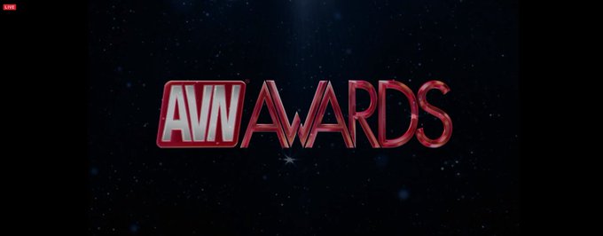 Ya empez&oacute; los #avnawards. Hay que ver qu&eacute; novedades traer&aacute; https://t.co/YpdIr7Qatz<a href="/tag/avnawards"class="tags">#avnawards</a>