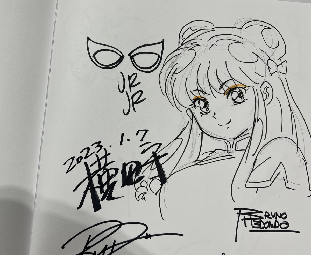 何故ワシは異国でシャンプーを描いてたり、椅子にえをかいたりしてるのだろう、、、 