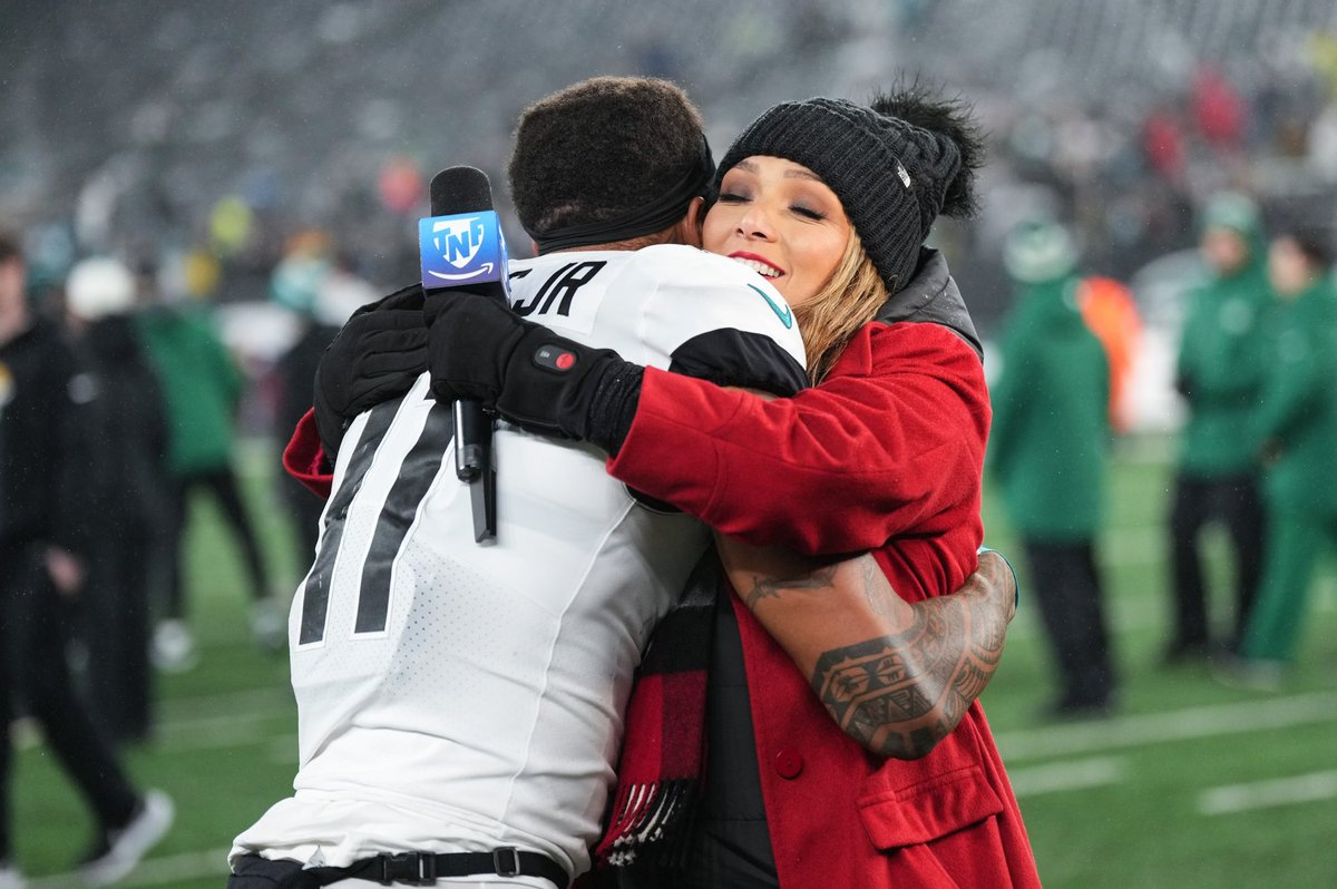 Mayra Gomez (@mayralgomez) on Twitter photo Un fuerte abrazo a <a href="/MarvinJonesJr/">Marvin Jones Jr</a> y el resto de los #Jaguars
Felicidades en el campeonato de la AFC Sur. #DUUUVAL #NFL Un fuerte abrazo a <a href="/MarvinJonesJr/">Marvin Jones Jr</a> y el resto de los #Jaguars
Felicidades en el campeonato de la AFC Sur. #DUUUVAL #NFL