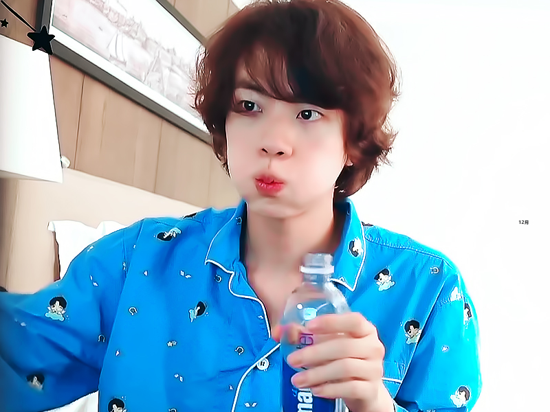 1234GIF's tweet photo. 230108 💙🤍 #석진 #SEOKJIN #방탄소년단진 https://t.co/r6Hp2rxaOX