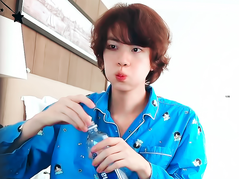 1234GIF's tweet photo. 230108 💙🤍 #석진 #SEOKJIN #방탄소년단진 https://t.co/r6Hp2rxaOX