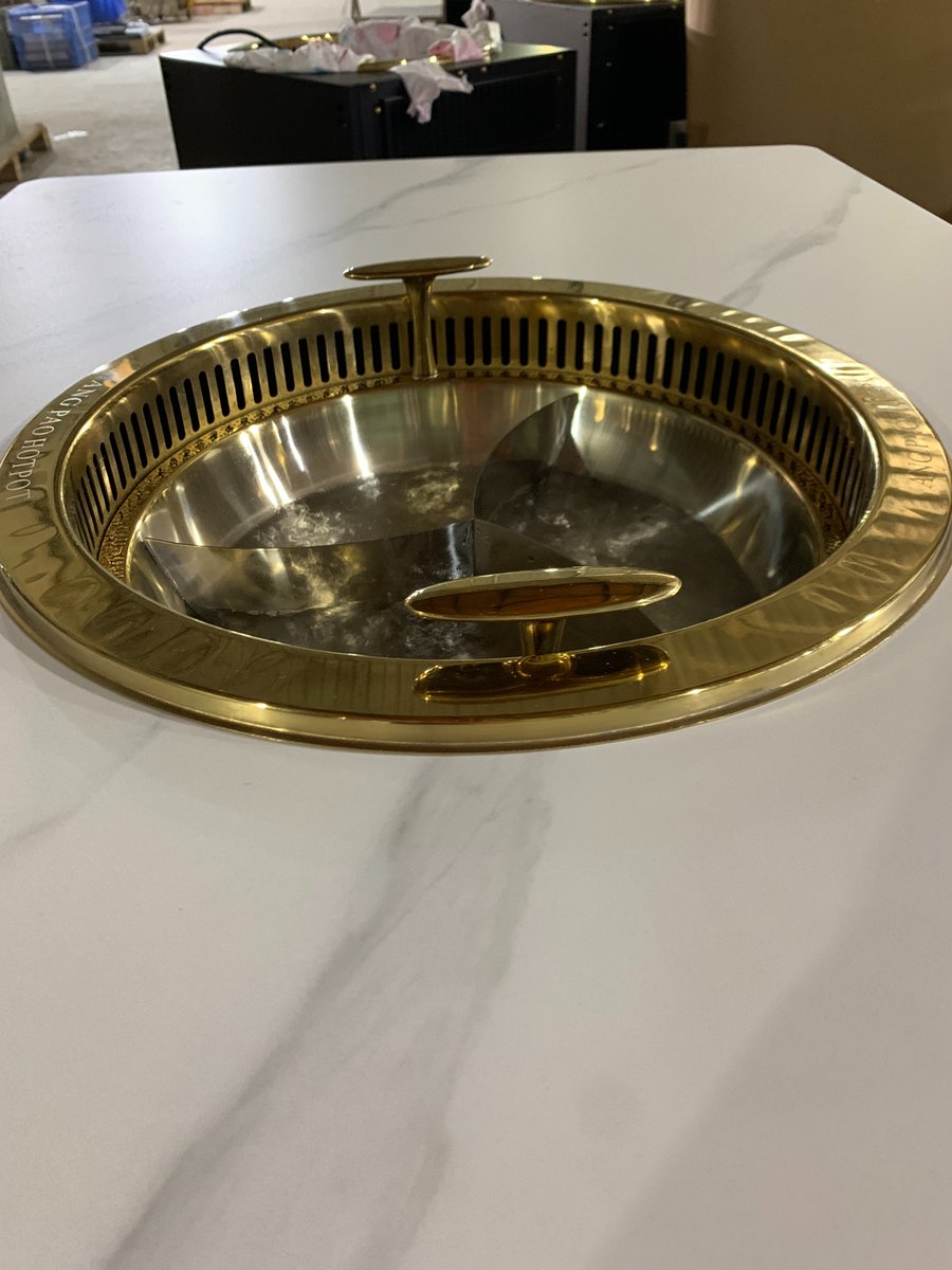 VdNtmxbLdQD88cp's tweet image. Round smokeless purifying hot pot integrated table, gold-plated hammer printed three flavor pot, commercial hot pot table圆形无烟净化火锅一体桌，镀金锤印三味锅，商用火锅桌，无烟净化系统，无烟火锅桌椅厂家 ，hot pot table #hotpottable #无烟火锅桌 #火锅桌 #火锅餐桌椅 #商用火锅桌