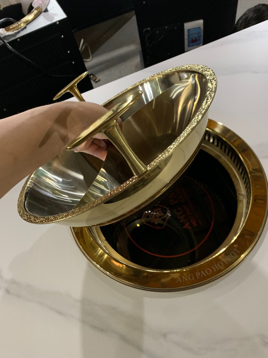 VdNtmxbLdQD88cp's tweet image. Round smokeless purifying hot pot integrated table, gold-plated hammer printed three flavor pot, commercial hot pot table圆形无烟净化火锅一体桌，镀金锤印三味锅，商用火锅桌，无烟净化系统，无烟火锅桌椅厂家 ，hot pot table #hotpottable #无烟火锅桌 #火锅桌 #火锅餐桌椅 #商用火锅桌