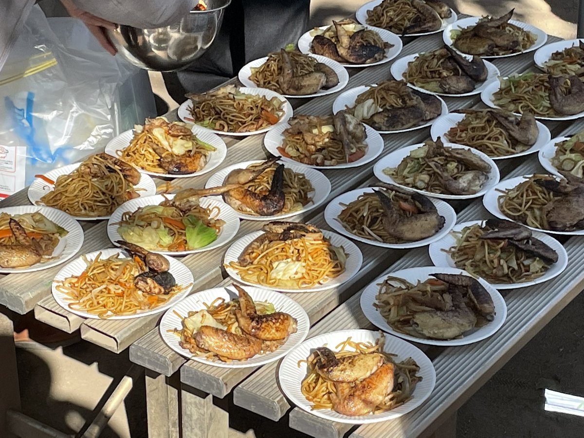保護者会主催の鏡開き🍡㊗️

豚汁、焼きそば、手羽先
焼き餅…。

お腹いっぱいになりました😊

ご支援に応えられるよう
冬練、顔晴り🏋🏿‍♂️ます‼️

＃高校野球　＃大分南高校
＃鏡開き