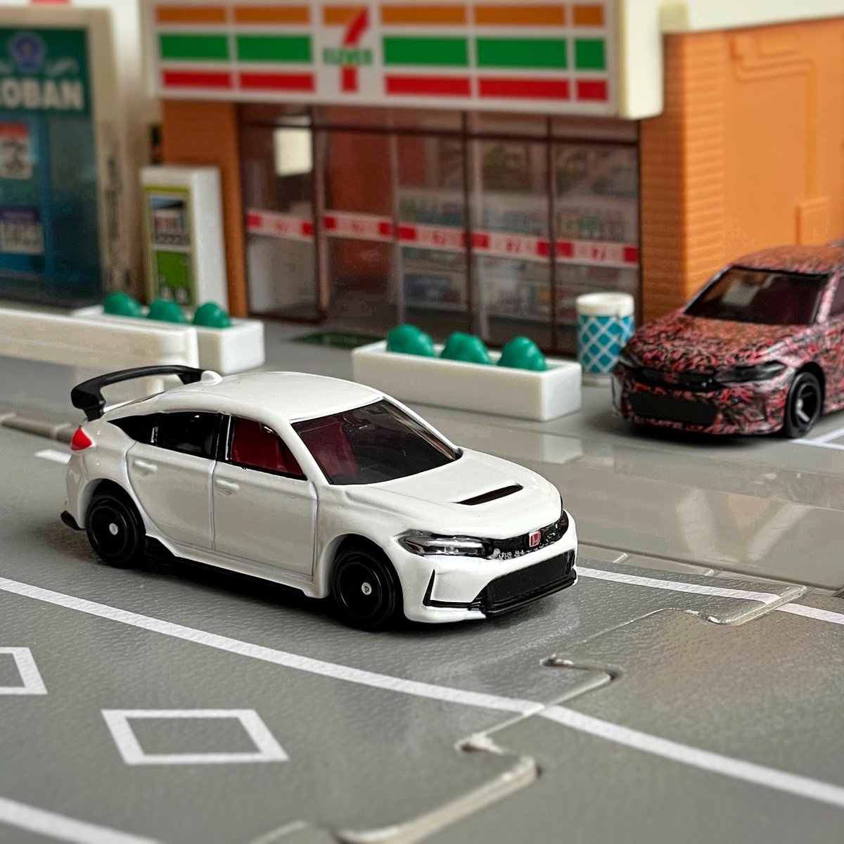 minicar_story's tweet photo. I gave it little paint job 😆 #tomica #tomicacustom #diecast #164scale #FL5
少し塗装しました 😆 #トミカ #トミカカスタム #ミニカー #ミニカーカスタム https://t.co/54FIQStIHI