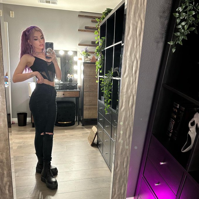 💜🖤 https://t.co/2nXfRotL9L