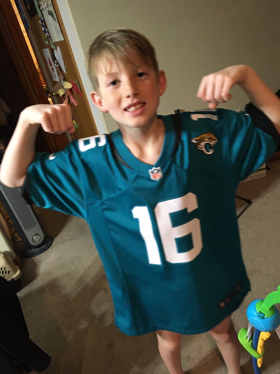 TheCBuck2's tweet image. Lets go JAGS!!! Santa came in CLUTCH!!! #LetsFlex @Jaguars @Trevorlawrencee #PlayoffBound