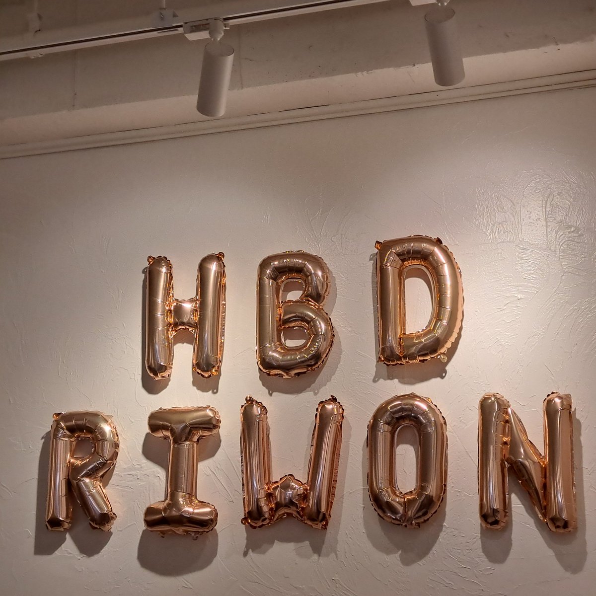 카페가 너무 예쁘고 리원이가 귀여워요
리원이 HBD 💗

#FOREVER_WITH_RIWON
#리원아_우리_평생