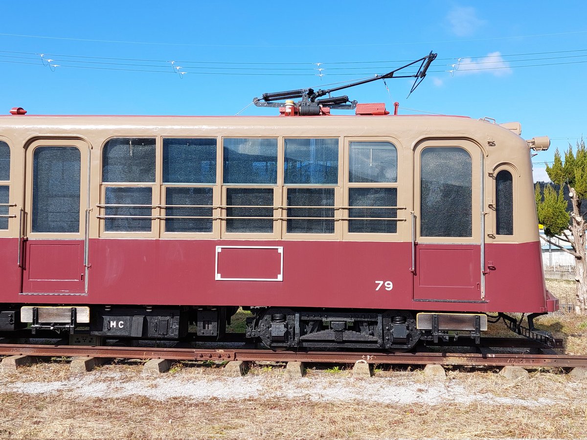 sHinROYKt48x8XO's tweet photo. 京都市電作業の合間に
金魚鉢電車の造形美を
改めて感じています。
今年は内装の復元整備を
進めたいと思います。 https://t.co/lqE2r8CfzM