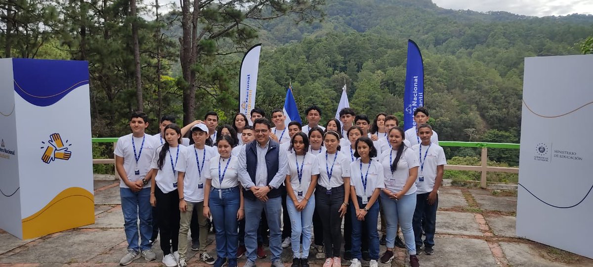 Isiuucruz's tweet photo. Como consejo nacional estudiantil con el apoyo de nuestro Ministro @JMauricioPineda y @EducacionSV, también velaremos por hacer cumplir  los derechos de niñas, niños y adolescentes desde el ámbito estudiantil https://t.co/sR4iDm9pgq