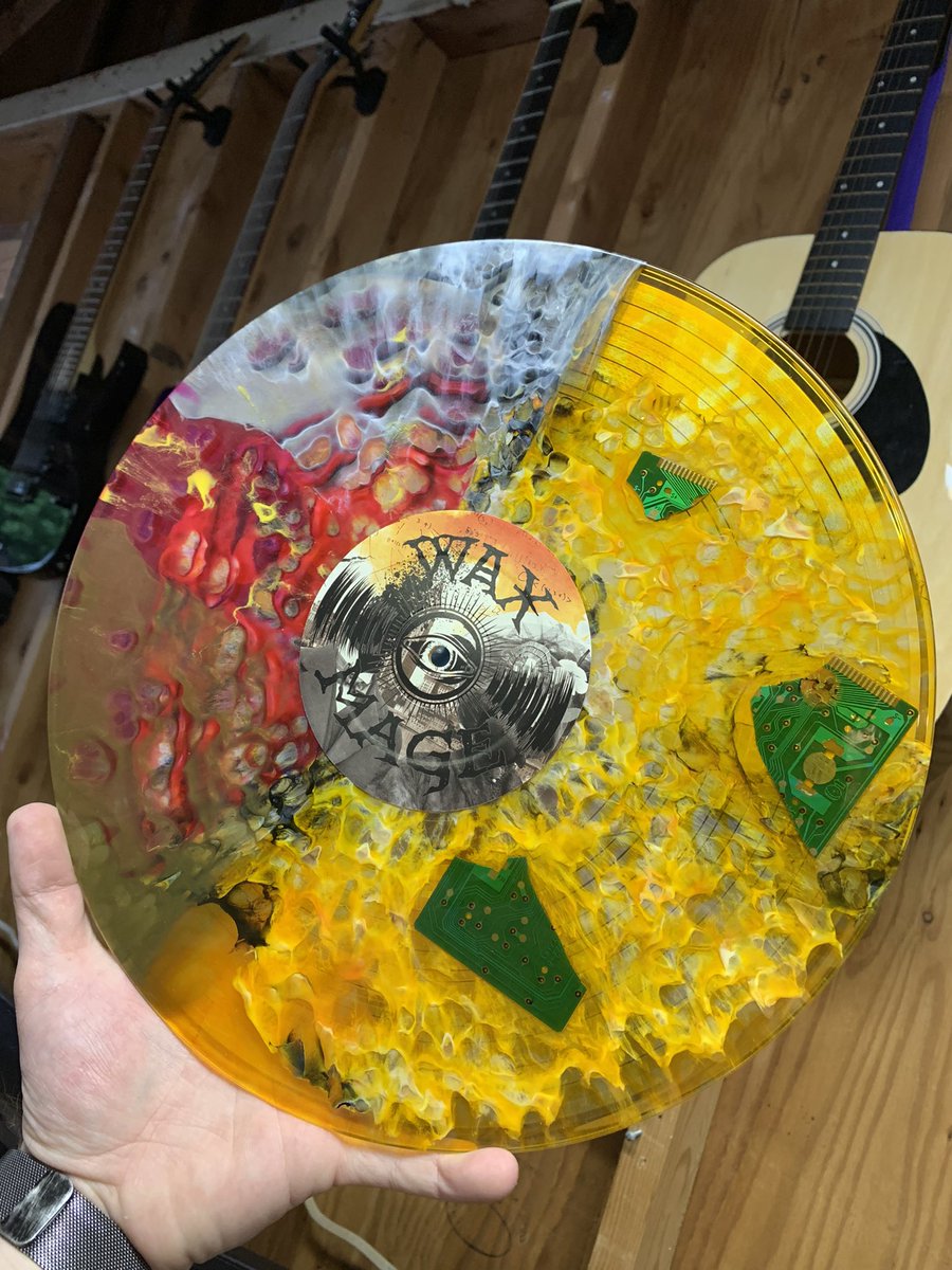 DuskTillShawn9's tweet image. Pretty records 🤩🤩 Euclid C Finder - Recollections 2018-2020 @gottagrooverecs pressed literal pieces of a calculator into this thing. #vinylcollection #mathgrind #metal #heathenhandrecords #waxmage