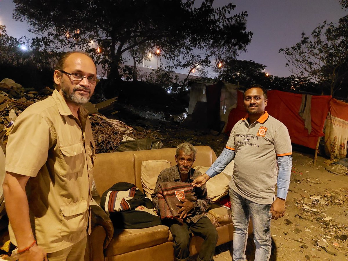 vaastavngo's tweet photo. Blanket distribution to #Homeless people by MRAs from Vaastav Foundation
#MumbaiWinters
#HelpingHomeless https://t.co/SXxkWTNE2n