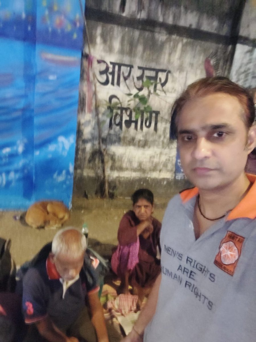 vaastavngo's tweet photo. Blanket distribution to #Homeless people by MRAs from Vaastav Foundation
#MumbaiWinters
#HelpingHomeless https://t.co/SXxkWTNE2n