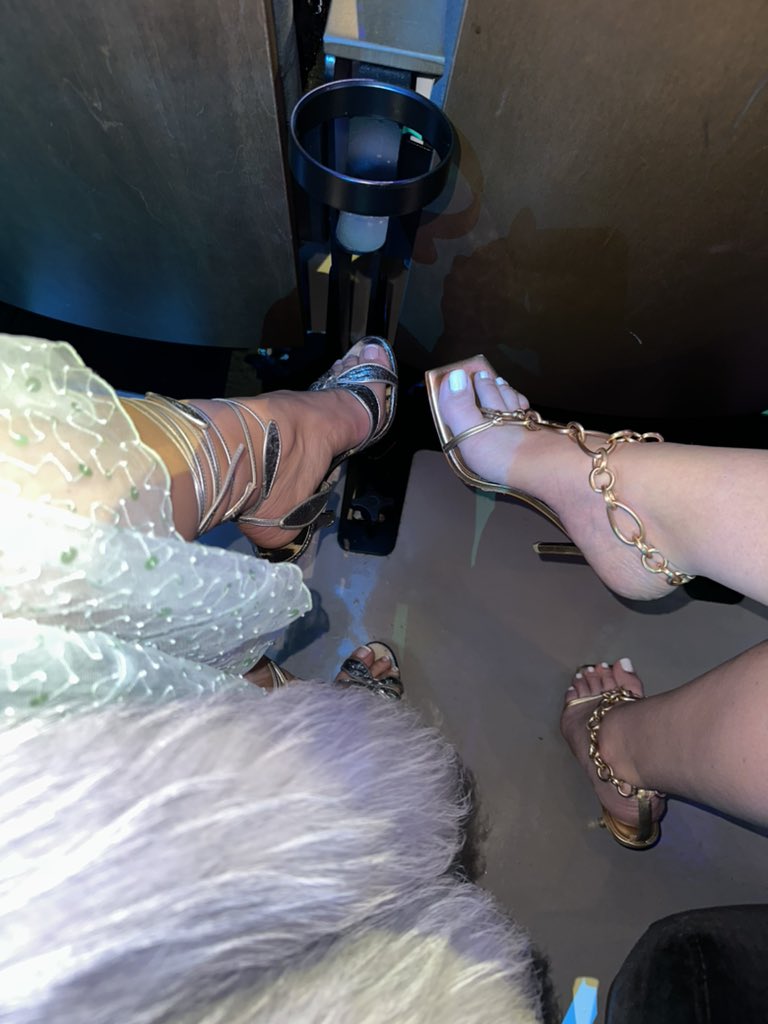 Sophia Burns on Twitter: "For the foot guys @queeniesateen"