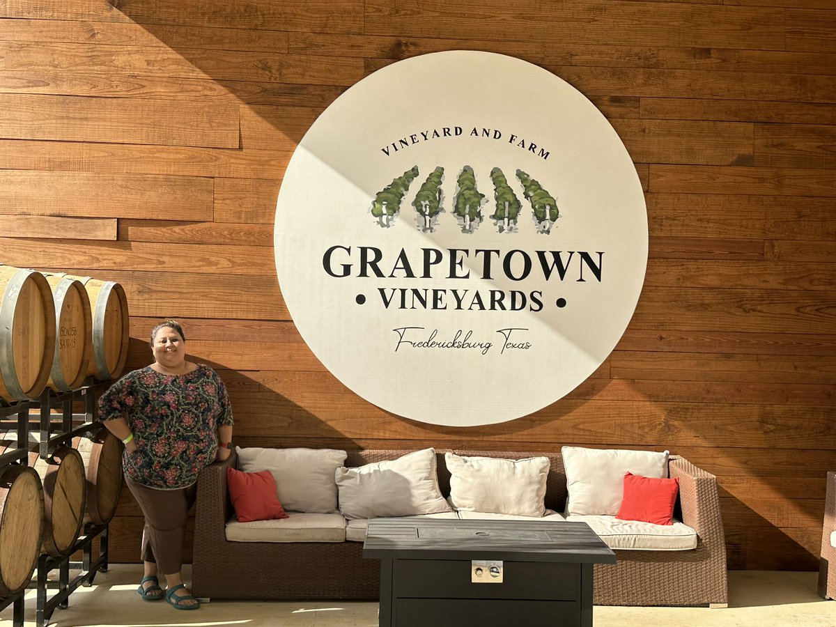 coco_fendi's tweet photo. #grapestomp #fredericksburg https://t.co/rFccDSHHYO