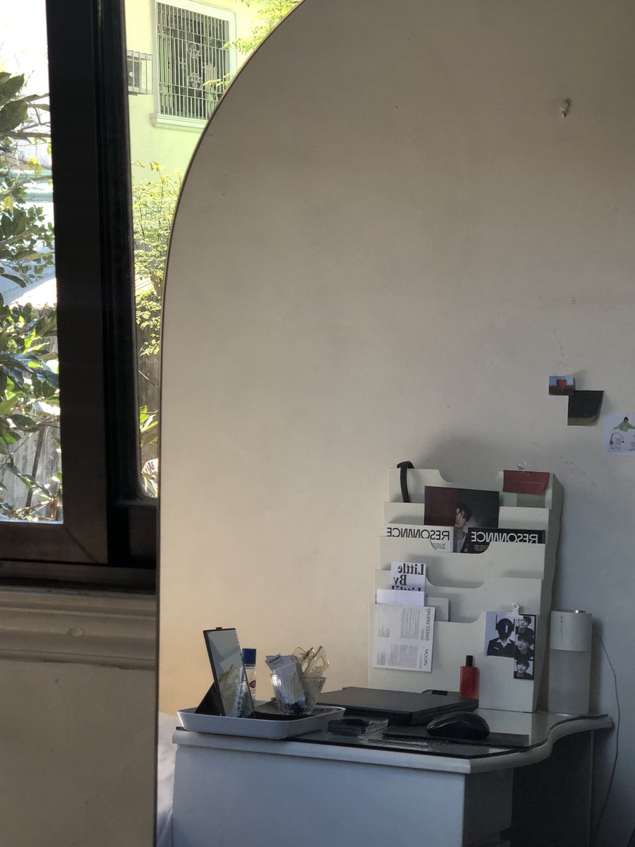 helloarchives's tweet image. roomy 🍸☁️🪩