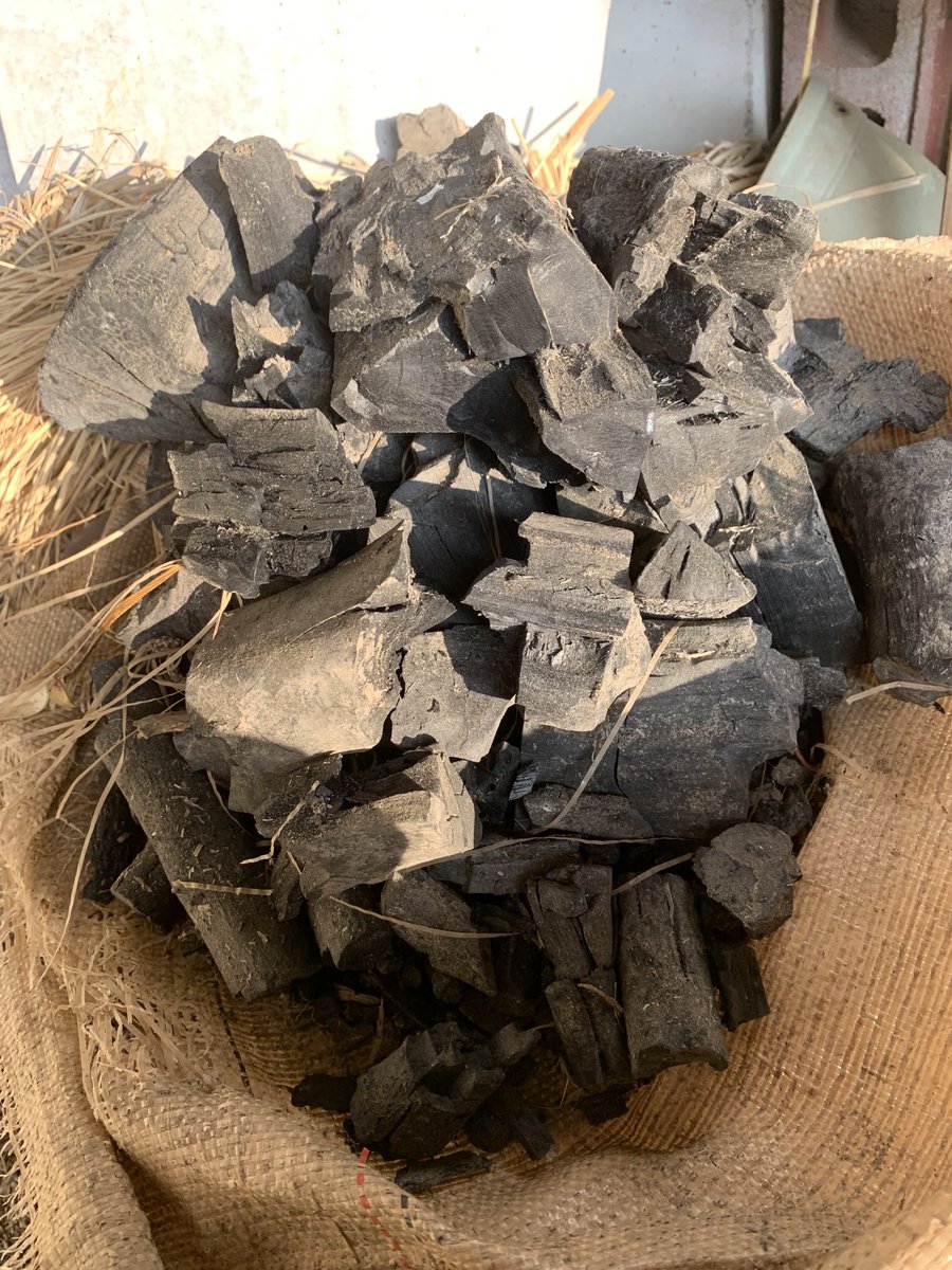 良い炭。いつか芋煮の時に使おう。 