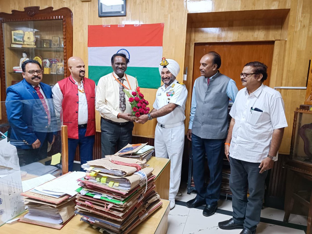 Secretary <a href="/KSBSectt/">Kendriya Sainik Board Secretariat</a> Cmde HP Singh called upon Vice-Chancellor <a href="/AndhraUnversity/">Andhra University</a> &amp; had discussions regarding educational courses for the #Veterans. Secretary <a href="/KSBSectt/">Kendriya Sainik Board Secretariat</a> appreciated the initiatives by <a href="/AndhraUnversity/">Andhra University</a> towards empowerment of #Veterans. #We4Veterans