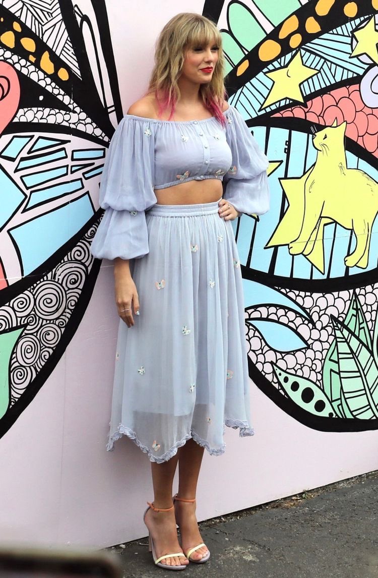 TS_TOP13's tweet photo. @soleisdaylight I’m having a Taylor inspired graduation party at the end of the month and I’m super excited about it! Sending you love and positive vibes! My outfit will be inspired by this Taylor look, can’t wait! https://t.co/9QQBsul7eF