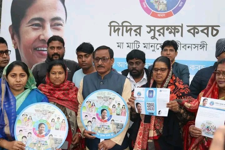 sardarnuralma's tweet photo. "দিদির রক্ষাকবচ" কর্মসূচির প্রেস কনফারেন্স অনুষ্ঠিত হয় সাতগাছিয়া বিধানসভার বিদ্যানগর পাল গার্ডেনের  সাউ প্যালেসে আজকে সাতগাছিয়া বিধানসভার বিধায়ক মাননীয় @mohan_c_naskar মহাশয়ের সাথে।
@MamataOfficial @abhishekaitc 
@AITCofficial https://t.co/ZPtKsgMb7E