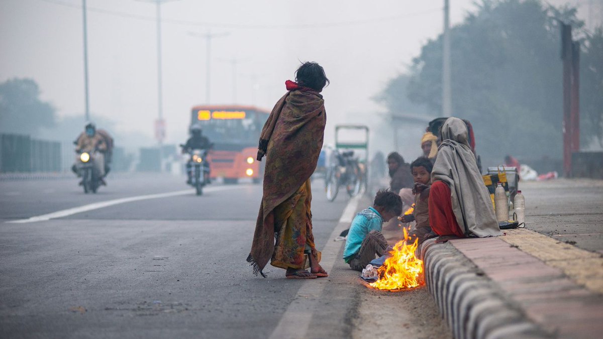 feedmileapp's tweet photo. IMD issued a red alert for the next 24 to 48 hours, warning of severe cold in parts of North India, including https://t.co/iLHsIXKvE5 recorded a minimum temperature of 2 degrees Celsius.
#feedmile #delhi #cold #winters #Winters #coldwave #mintemp #RedAlert https://t.co/GTg8WfWao1