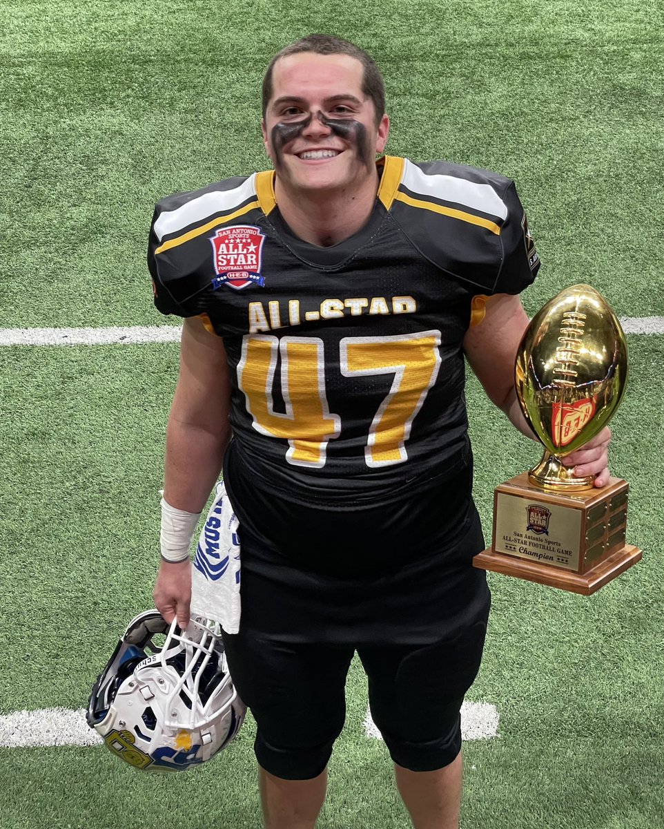 thewest_99's tweet photo. What a great opportunity! An amazing last game with a great team! ⚫️🌟                                                   @JayMustangFB @garygutierrez68 @SA_Sports @CoachRitcheyFB @BasoreCoach https://t.co/rTTIqTmy6S