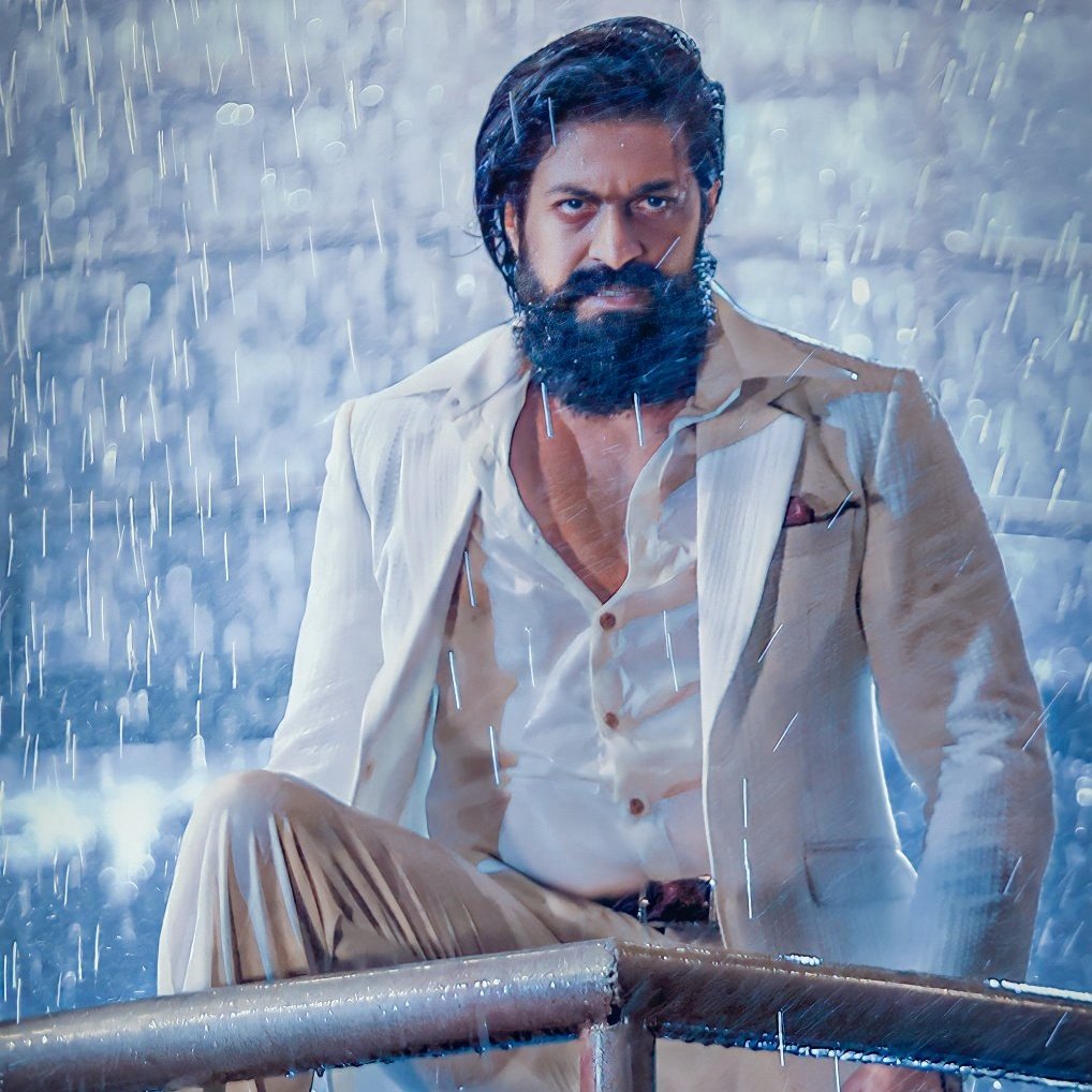 _krunal_288's tweet photo. Wishing our rocking star @TheNameIsYash 
 very happy birthday bhai 🎉🎊🎉
#HappyBirthdayYash https://t.co/GMklZ8QWfT