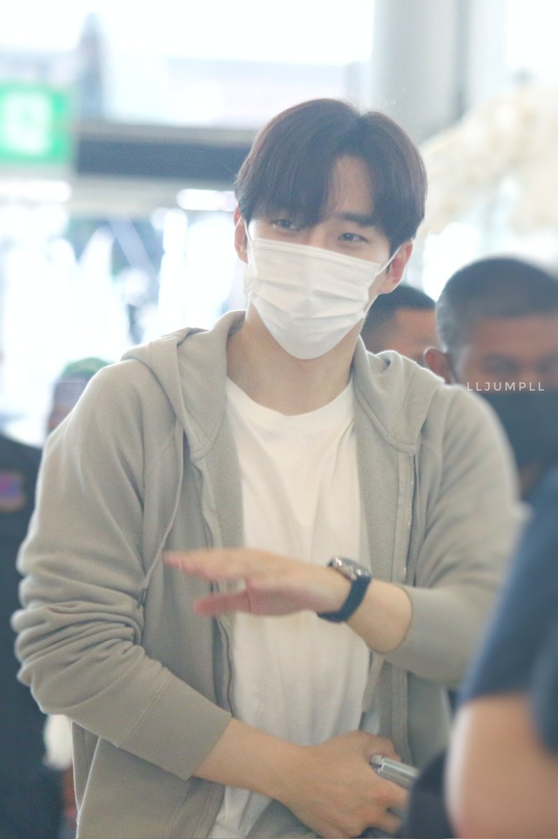 lljumpll's tweet photo. 230108 ไม่เจอนานเลยยย คิดถึงงงง🐧💙 

#GDAinBKK 
#이준호 #LeeJunho #Junho https://t.co/fDWigvUgPm