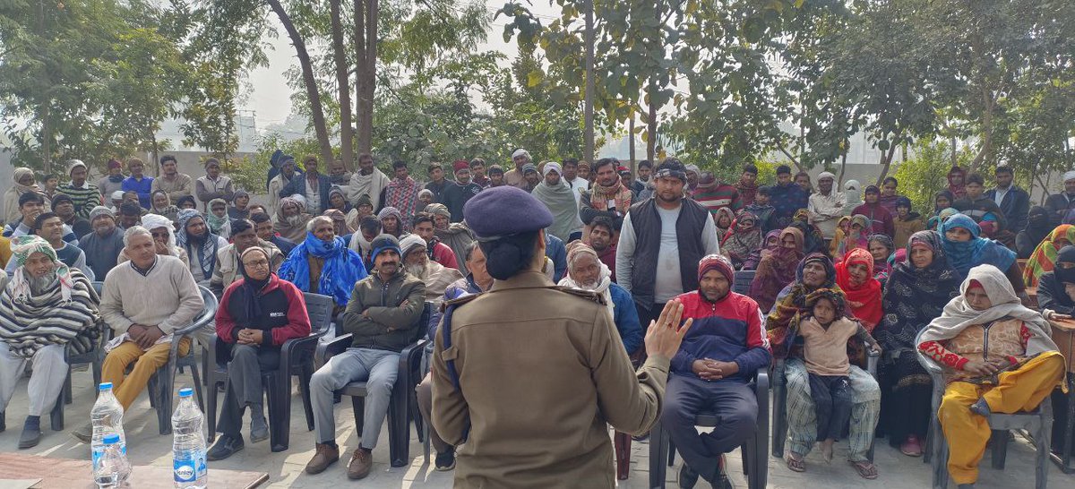 Police - My friend, Season 2 Bulandshahr 😊 Gram Ajitpur 😊🌸
#policeforpeople <a href="/bulandshahrpol/">Bulandshahr Police</a>