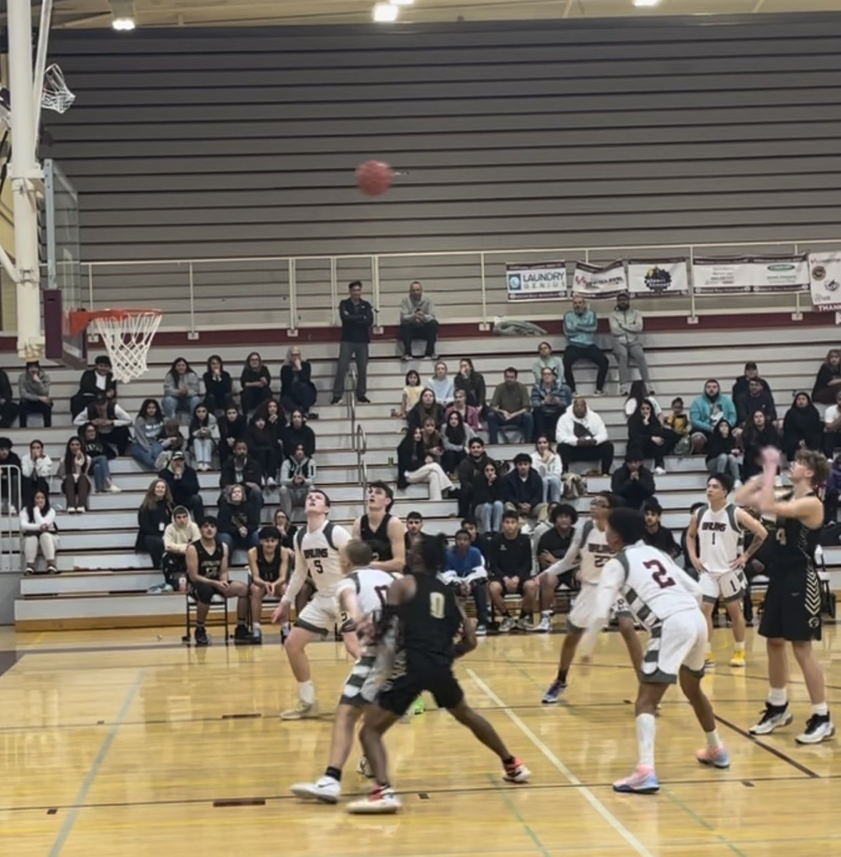 LHSRoyalsHoops's tweet photo. Big league win over Cascade 69-68 on the road tonight! @Keegan_w_5 leads a balanced attack with 19 and hits the go ahead free throws with 10 seconds left to cap the comeback https://t.co/mCRu1BfwyA