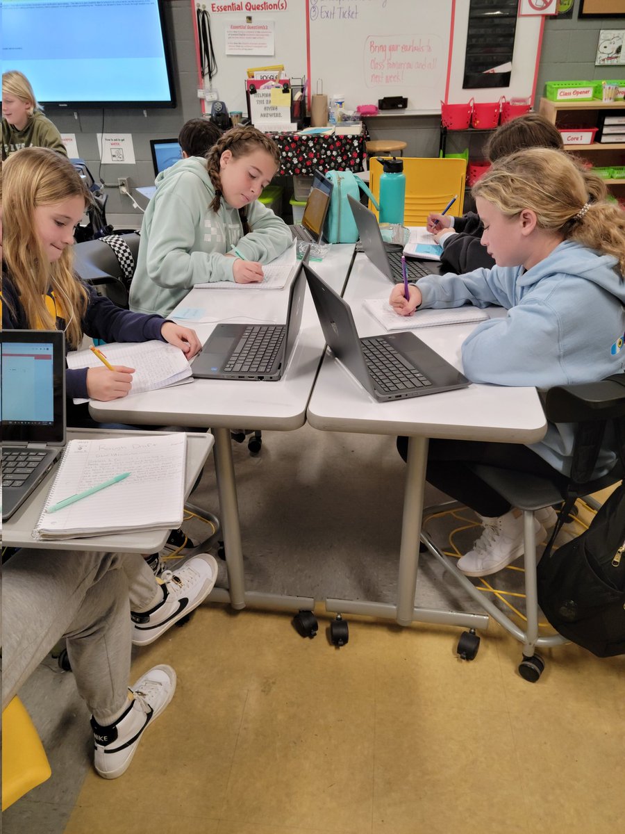 mshluvssnoopy's tweet photo. @teacher2teacher My students during Independent Study Session #timeontask #engaged https://t.co/JqVdR2OwRn